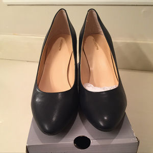 Liz Claiborne Navy Pumps in Women